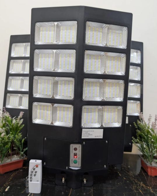 400 WATT SOLAR STREET LIGHT FULL NIGHT BATTERY BACKUP With One Year Battery Warranty