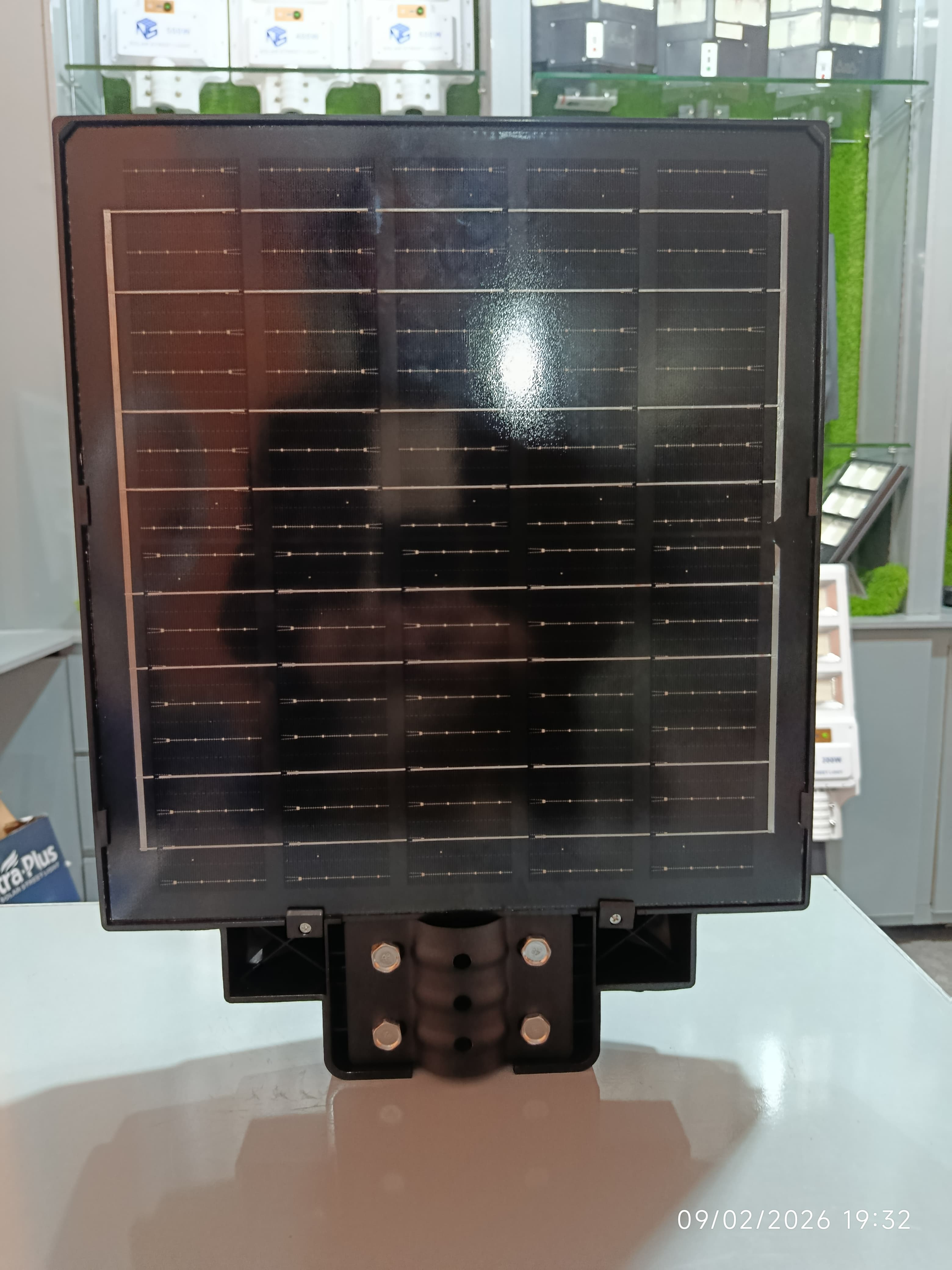 300 WATT HIGH QUALITY LED SOLAR STREET 12 HOURS BATTERY BACKUP