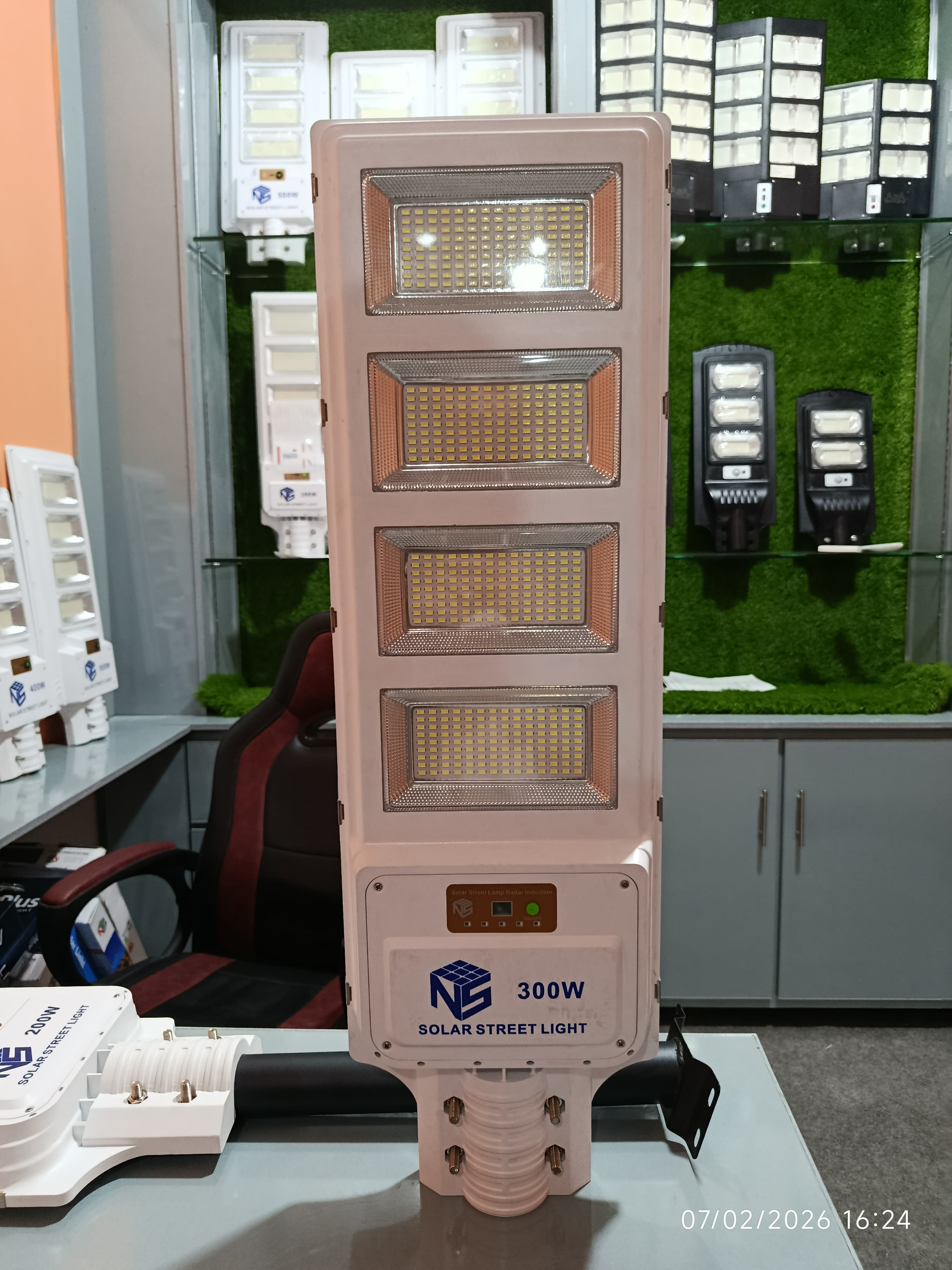 300 Watt Super Led Solar Street Light 12 Hours Battery Backup With One Year Warranty