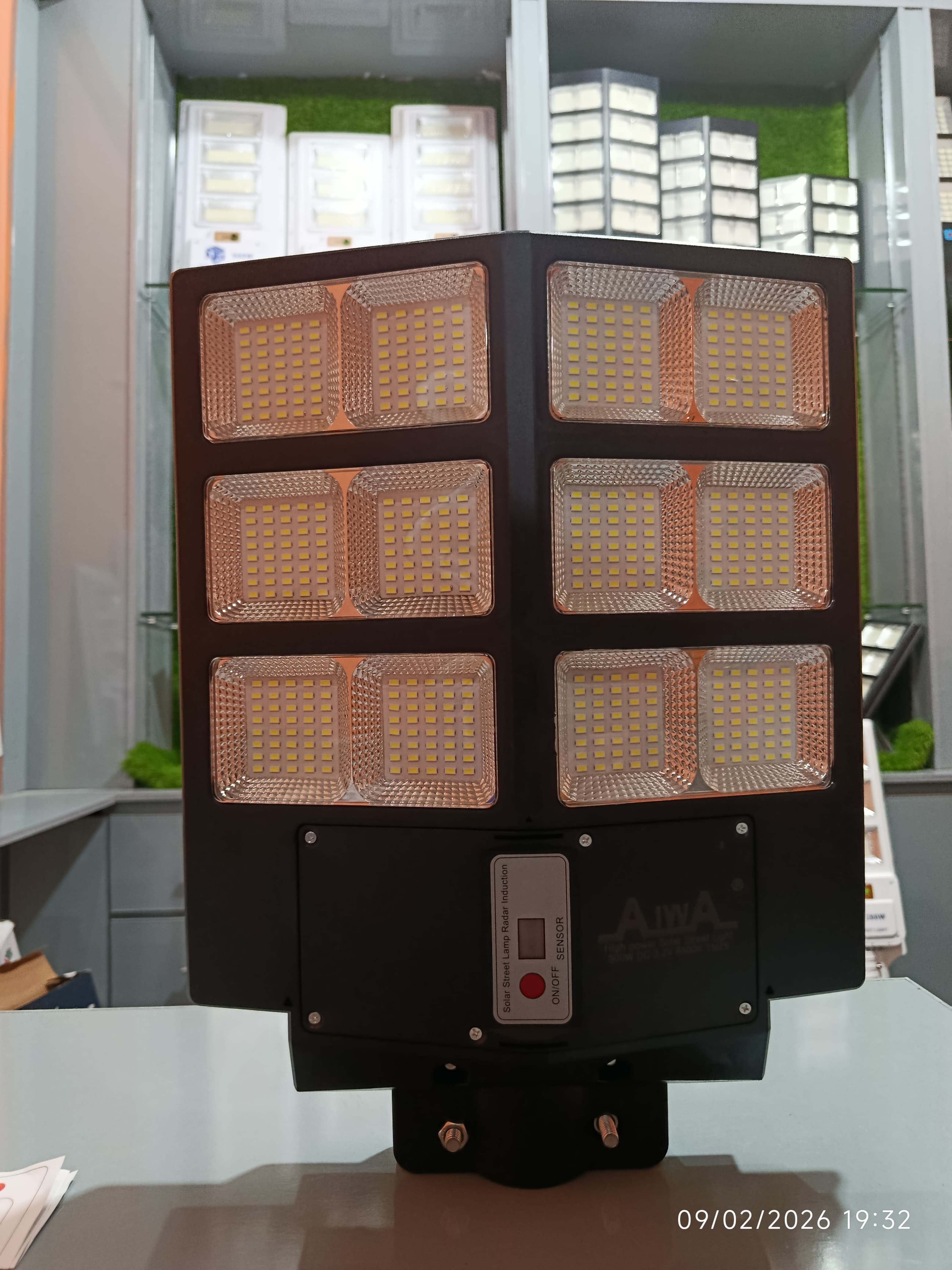 300 WATT HIGH QUALITY LED SOLAR STREET 12 HOURS BATTERY BACKUP