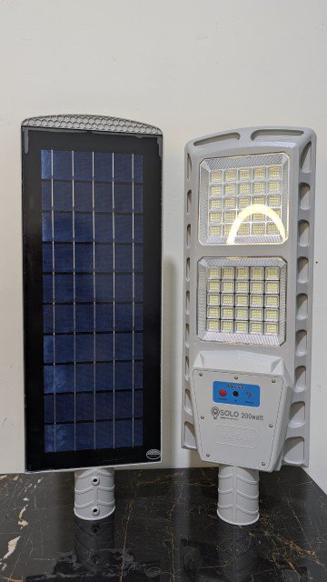 ZL-200 WATT ALUMINIUM BODY SOLAR STREET LIGHT FULL NIGHT BATTERY BACKUP One Year Warranty