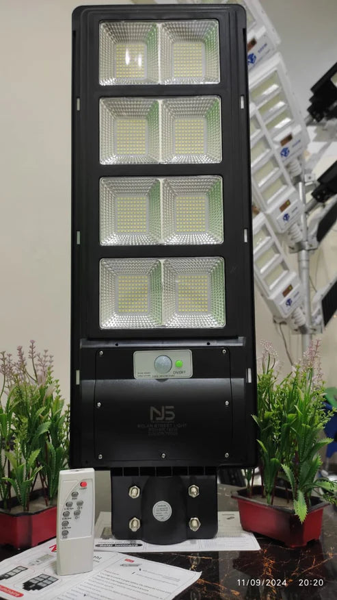 180 WATT HIGH QUALITY SOLAR STREET LIGHT 12 HOURS BATTERY BACKUP